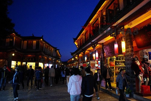 ナシ族伝統火鍋料理と麗江古城夜景散策