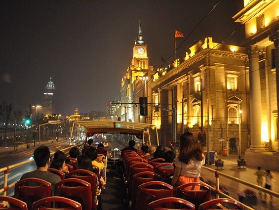 オープントップバスから見る　上海夜景観賞ツアー
