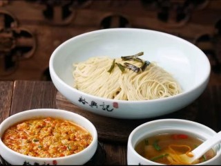 【黄浦江フェリー体験＆蟹味噌ラ−メン】公共交通機関で巡る上海半日観光ツアー